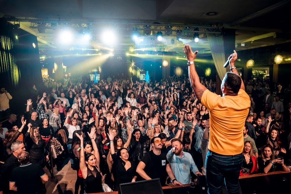 Audience at a concert in Palau Alameda