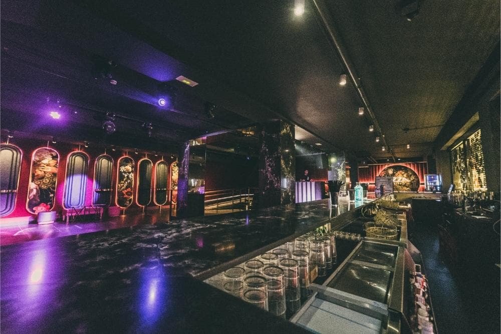 Noche en Azza Premium Club