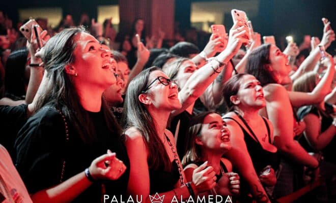 Público en concierto en Palau Alameda